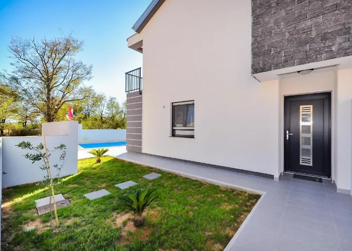 Adriatic With Pool * Privlaka (Zadar)