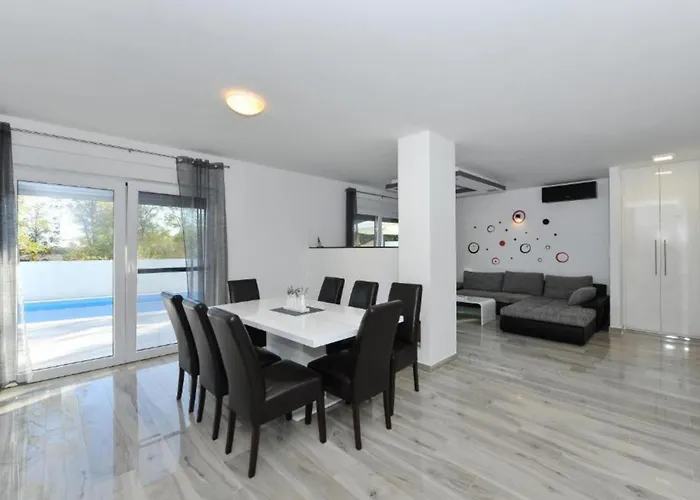Adriatic With Pool * Privlaka (Zadar)
