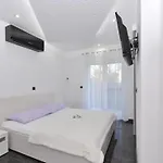 Adriatic With Pool Vakantiehuis *