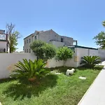 Vakantiehuis Adriatic With Pool *